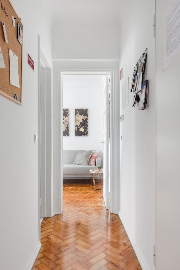 Stroll To Coffee Shops Near A Renovated Hillside In Graca Apartment Lissabon